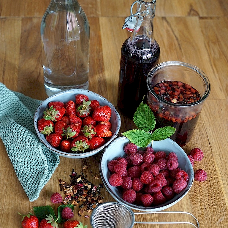 Erfrischungsgetränke aus den eigenen Früchten mit der 4-Monats-Himbeere Lucky Berry®