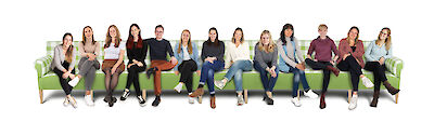 Harries Plantdesign – Gruppenfoto auf dem langen Sofa